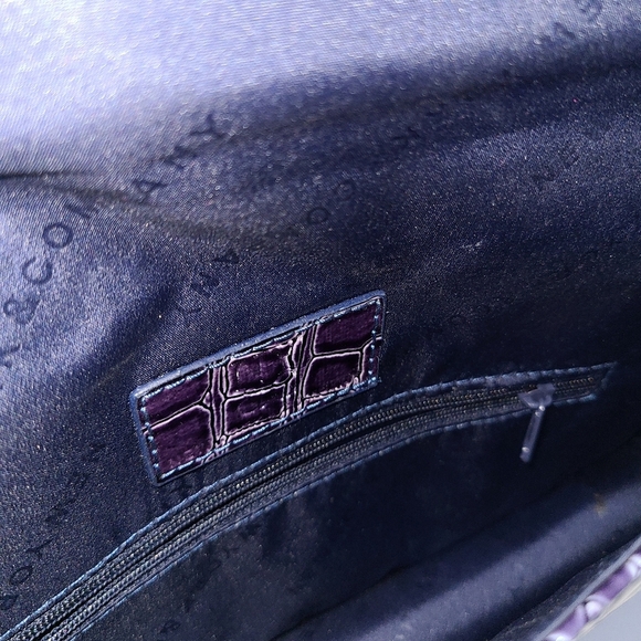 New York & Company Elegant Navy Crocodile-Embossed Clutch wristlet - Picture 3 of 6